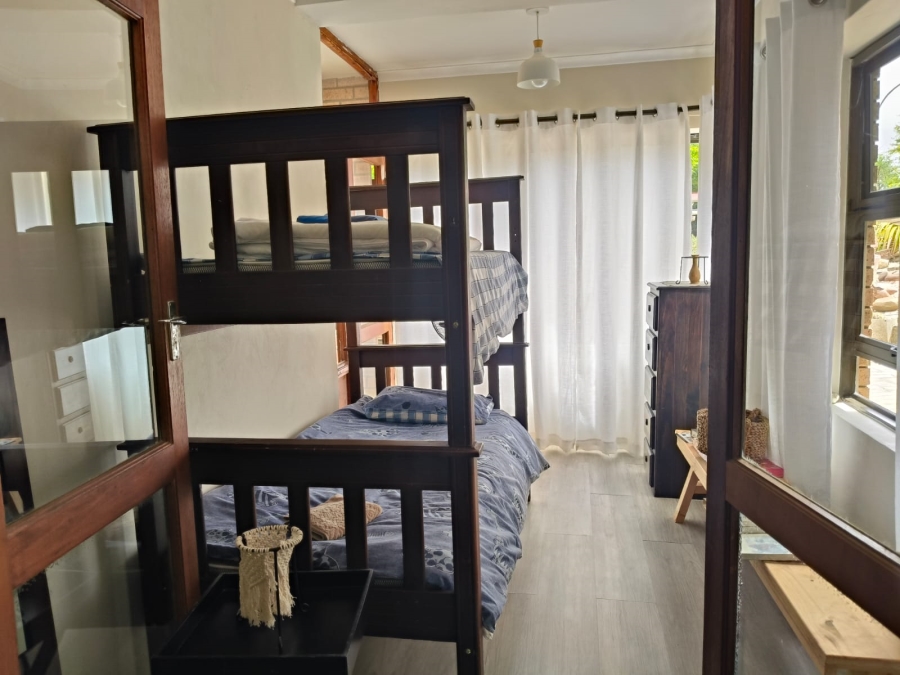 6 Bedroom Property for Sale in Paradise Beach Eastern Cape